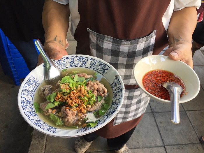 "เตี๋ยวเนื้อ 7 ร้านเด็ดในกรุง" ตะลุยกินแหลก ตัวแตกก็ยอม 11 "เตี๋ยวเนื้อ 7 ร้านเด็ดในกรุง" ตะลุยกินแหลก ตัวแตกก็ยอม